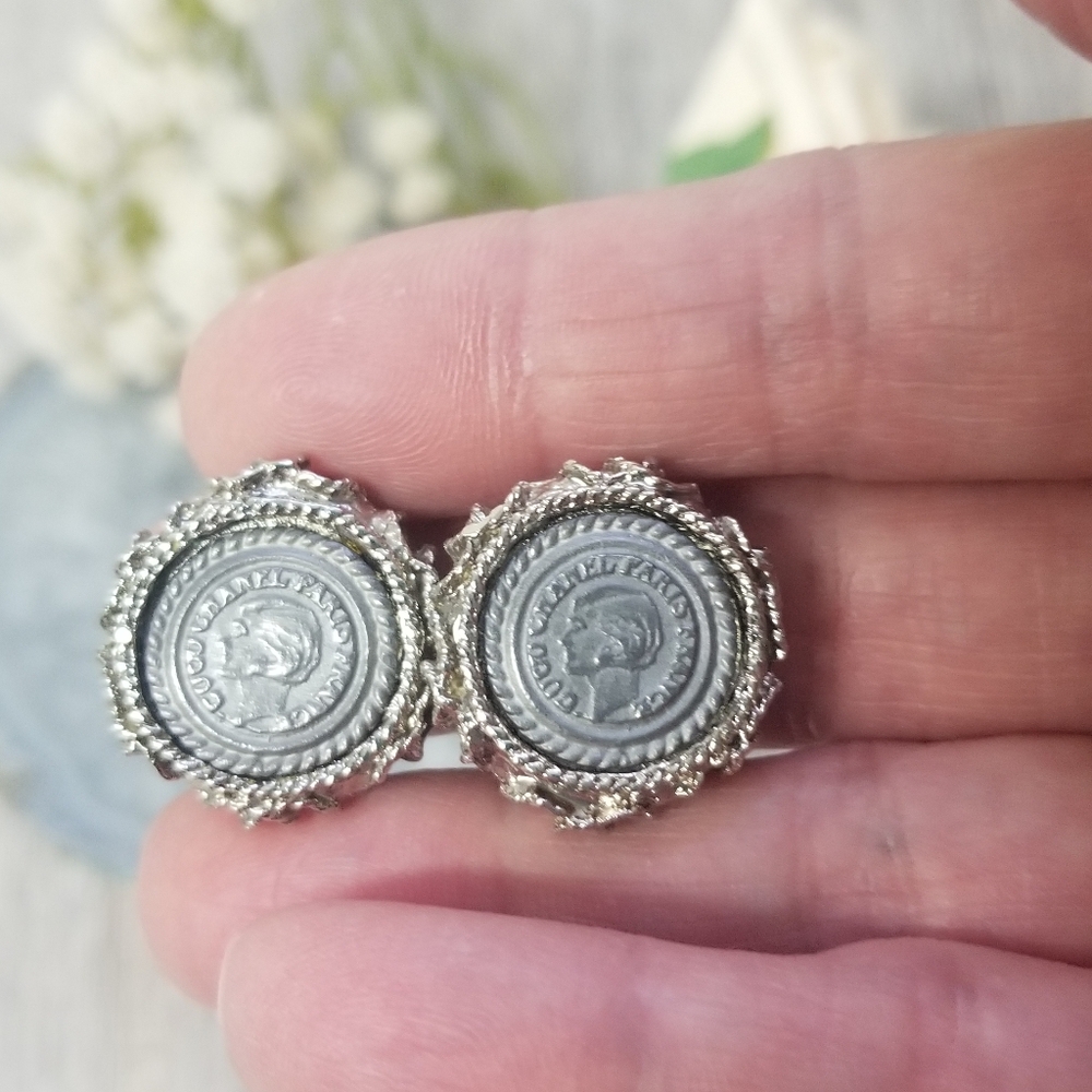 Vintage Fashion Earrings - Picture 3 of 10